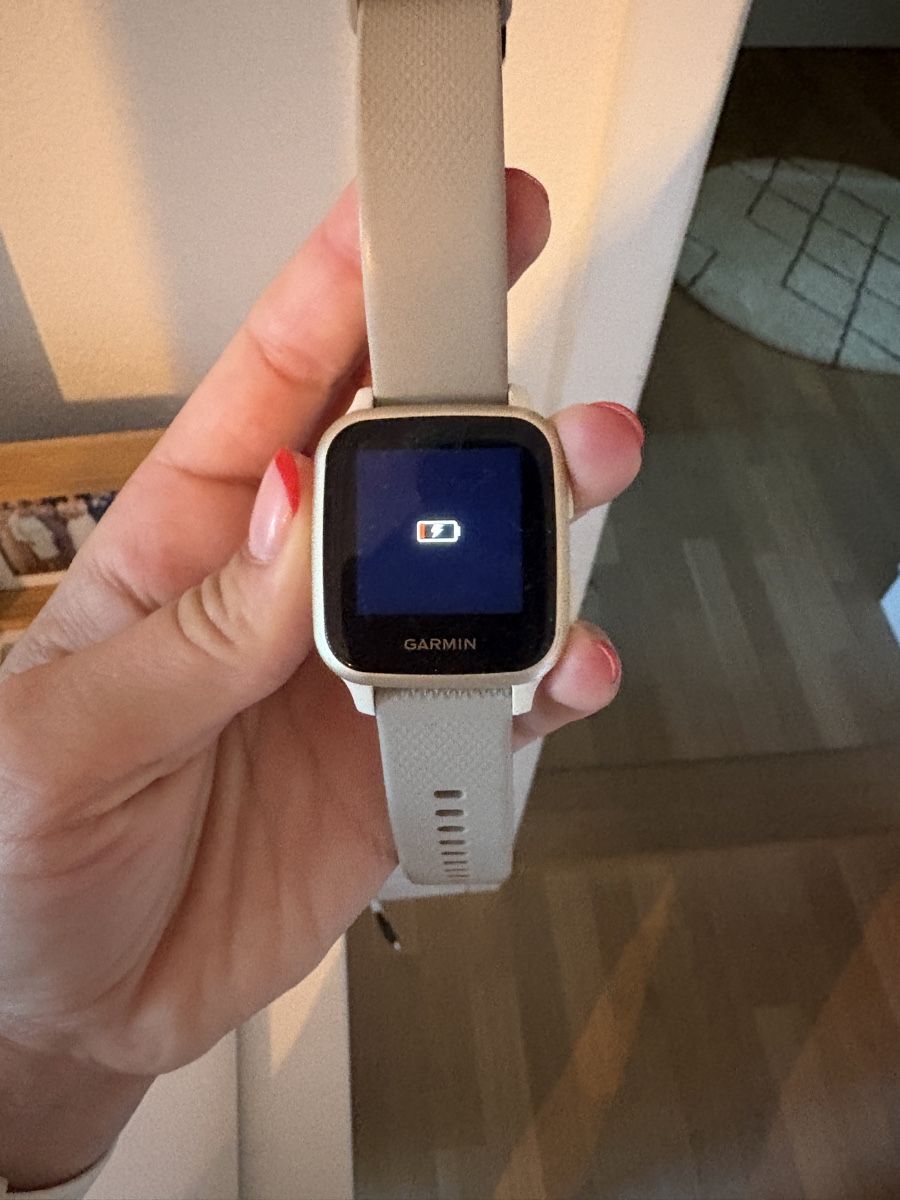 Garmin Smartwatch: Garmin Venu Sq Smartwatch – Usato da Bern venduto da Janina.Leandra
