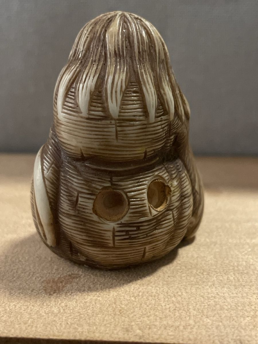 Statuette: Netsuke, sitzende, nachdenkliche Frau – Usato da Embrach venduto da Gauvain1 1
