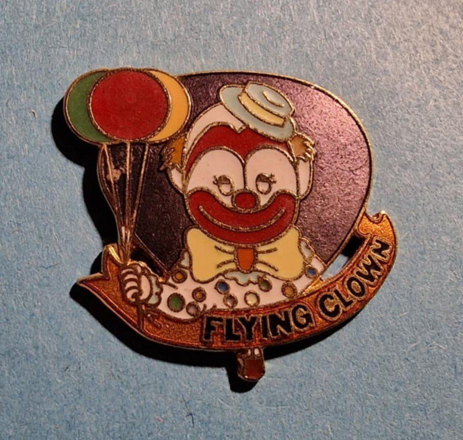 Placchette & Badge: Ballon Pin Flying Clowns – Usato da Härkingen venduto da specialshapes