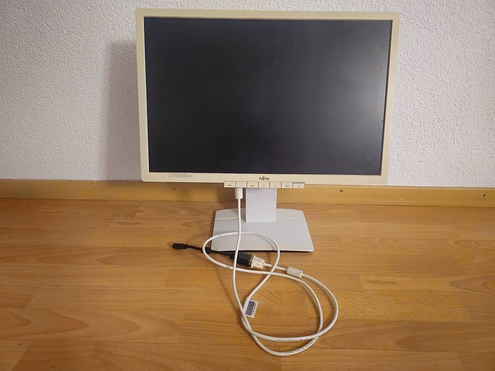 Fujitsu Monitore: PC-Monitor – Gebraucht aus Winterthur von Alex771