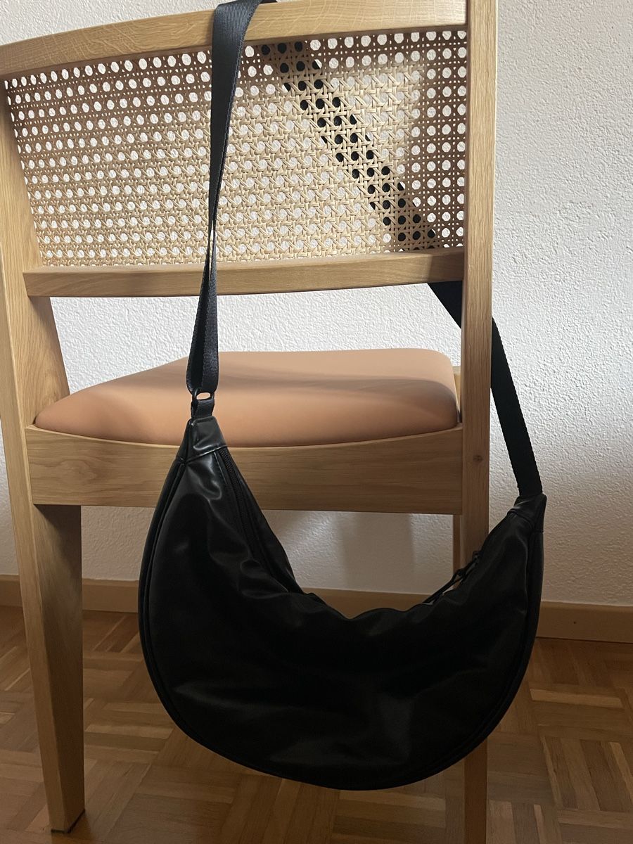 Borse: uniqlo Tasche schwarz – Usato da Bern venduto da tanjaab 1
