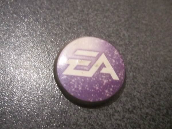 Spille & Fermagli: Button EA  violett – Usato da Zürich venduto da Motzkuh