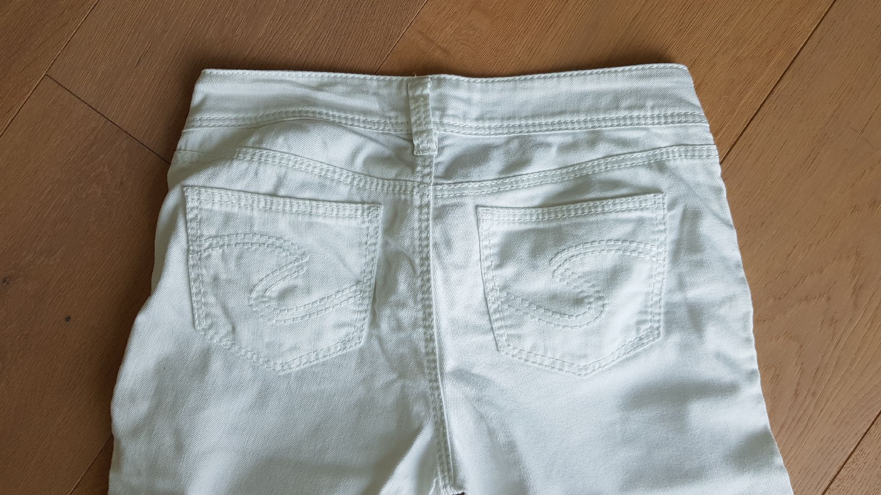 Jeans: Silver  Jeans Weiss Capri Gr.29 – Nuovo (secondo la descrizione) da Rapperswil SG venduto da Mucki08 2