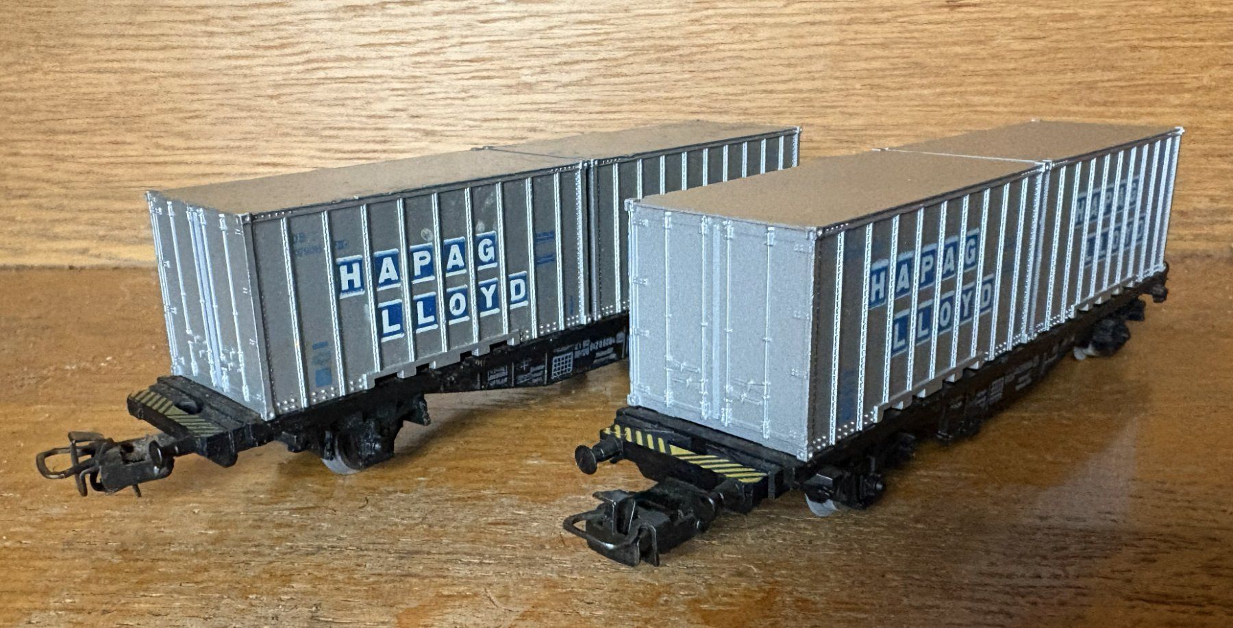 Märklin Modellini di ferrovie: Zwei Märklin H0 Hapag Lloid Containerwagen – Usato da Volketswil venduto da zwitsch33