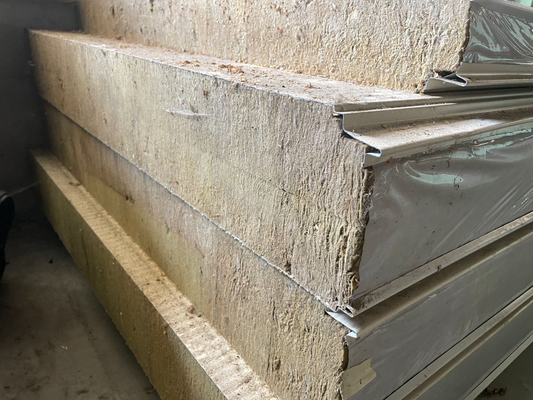 Sonstige Baumaterialien: Sandwichpaneele Steinwolle ca. 20m2 ungebraucht. – Gebraucht aus Seon von Jeep-- 1