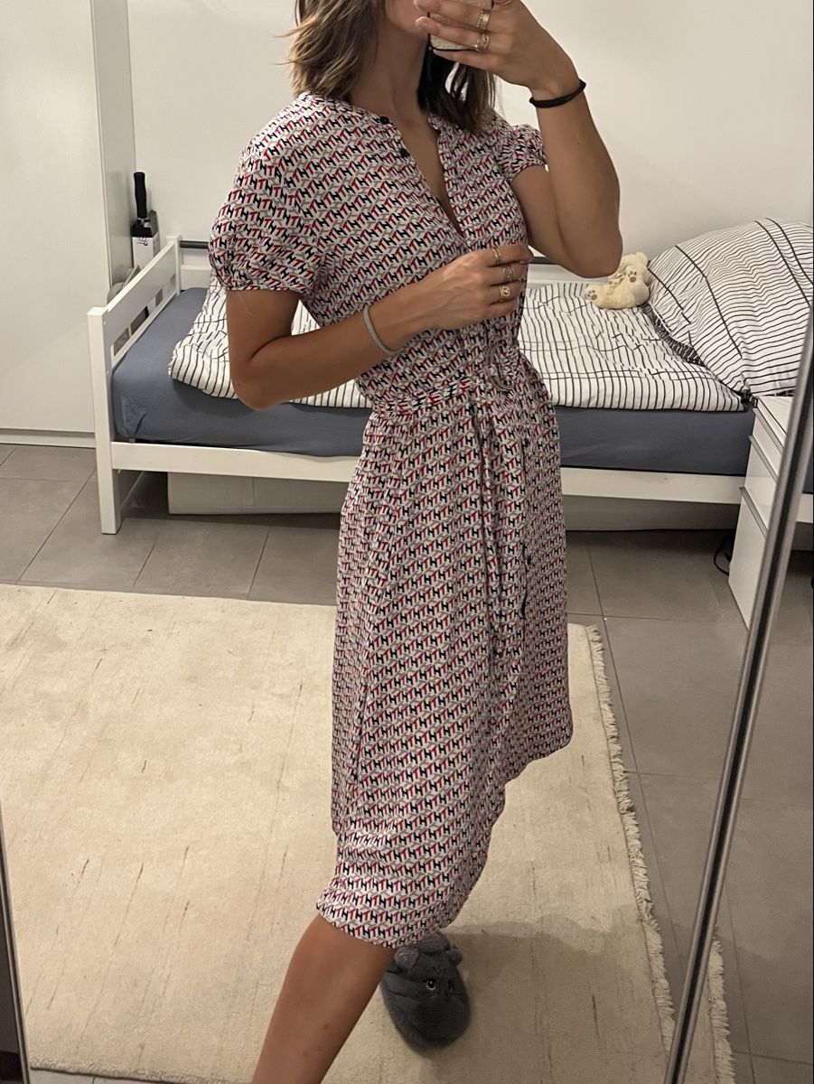 Tommy Hilfiger Vestiti: Robe élégante de Tommy Hilfiger taille S/M en viscose – Nuovo (secondo la descrizione) da Aigle venduto da sow_m7gm 2
