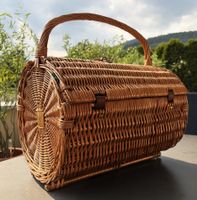Schöner spezieller Picknick Korb mit Inhalt für 4 Personen