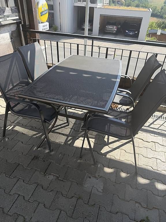 Set de table et chaises: Gartentisch mit 4 Stühlen – D'occasion à Heitenried par Daniekilchoer