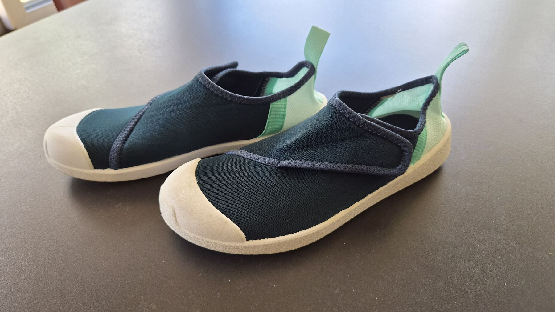 Decathlon Scarpe per ragazzi: chaussures d'eau – Nuovo (secondo la descrizione) da Vollèges venduto da est_62fp