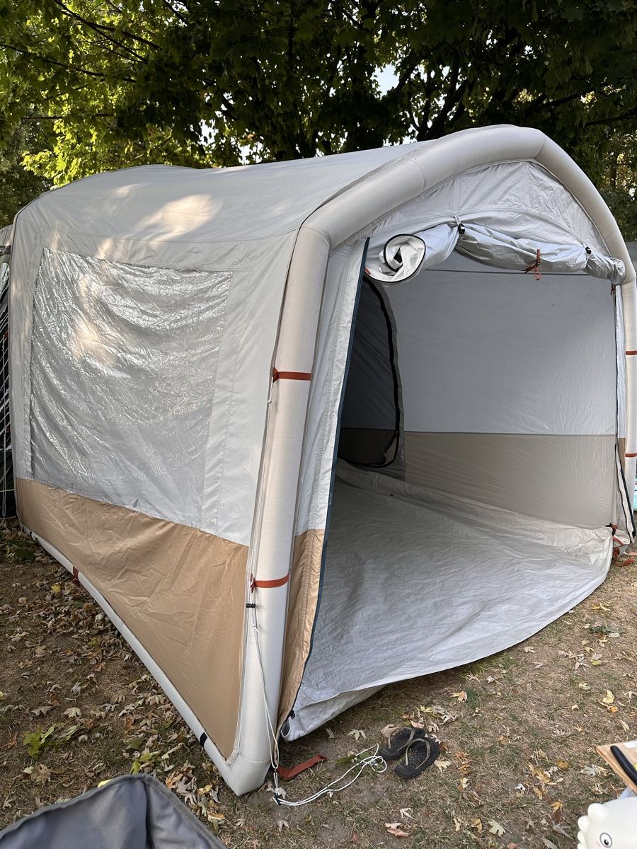 Decathlon Verande & Tende da sole: Pavillon / Vorzelt aufblasbar – Usato da Egliswil venduto da Herculea