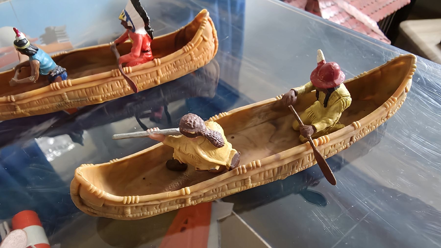 Britains Giocattoli: 3 Britains Trapper und Indianer kanus – Usato da Ettingen venduto da 1964erNachtzugfahrer 2
