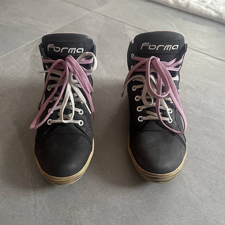 Scarpe da donna: Chaussures baskets moto - forma 39 – Usato da La Chaux-de-fonds venduto da ccjp