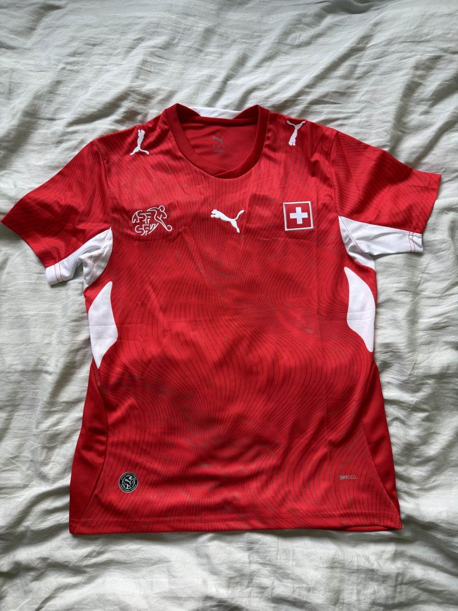 Puma Canottiere & Pantaloni: SCHWEIZ TRIKOT 25/26 – Nuovo e nell'imballaggio originale da Biberist venduto da Eliasm_18