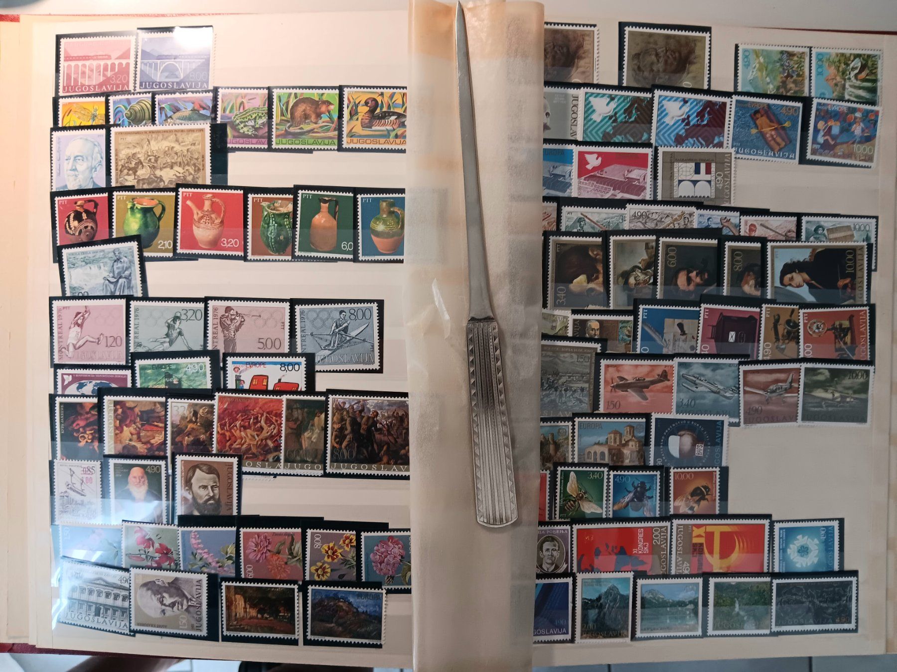 Tutti i francobolli: STECKBUCH MIT POSTFRISCHER BRIEFMARKEN SAMMLUNG JUGOSLAWIENS – Usato da Holderbank AG venduto da DINOS-PHILA 3