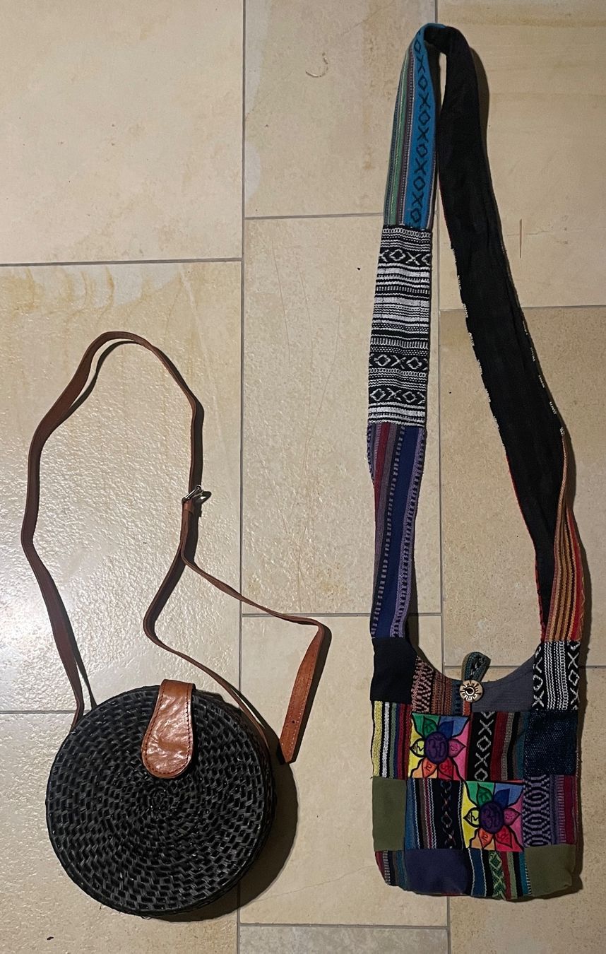 Taschen für Damen: 2er-Set Boho / Ethno Umhängetaschen: Rattan & Patchwork – Gebraucht aus Zürich von joh_89d8