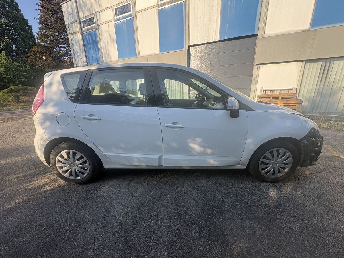 Renault Automobili: Renault Scenic 1.9 DCI – Difettoso da Gals venduto da aya_p7pd 3