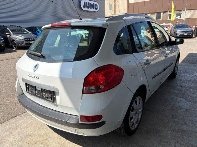 Renault Automobili: Renault Clio1.2 Manuell B04 75 PS – Usato da Stäfa venduto da Velsatis1 2