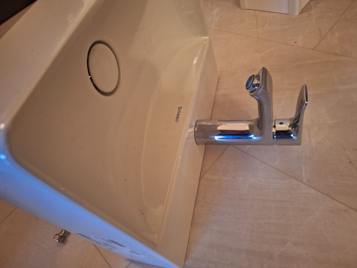 Spülbecken & Waschbecken: Waschtisch Duravit – Neu und originalverpackt aus Tägerig von Unbekannt5522 1