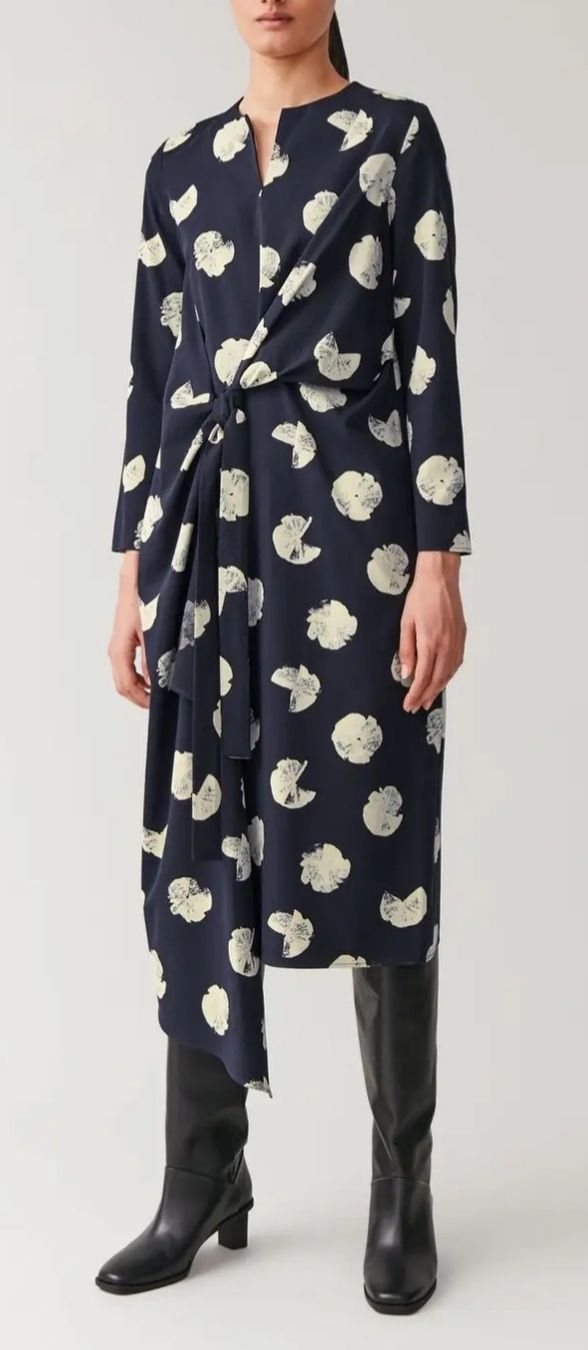 Cos Vestiti: COS Kleid, Grösse M  Wickeloptik, dunkles Blau mit Muster – Usato da Uster venduto da kgw78