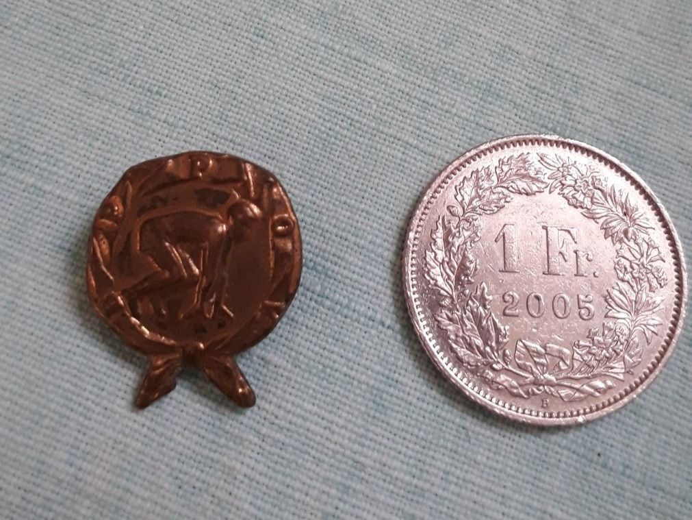 Plaketten & Abzeichen: Pin - Historisches Sportabzeichen – Gebraucht aus Zürich von wildflower26 2