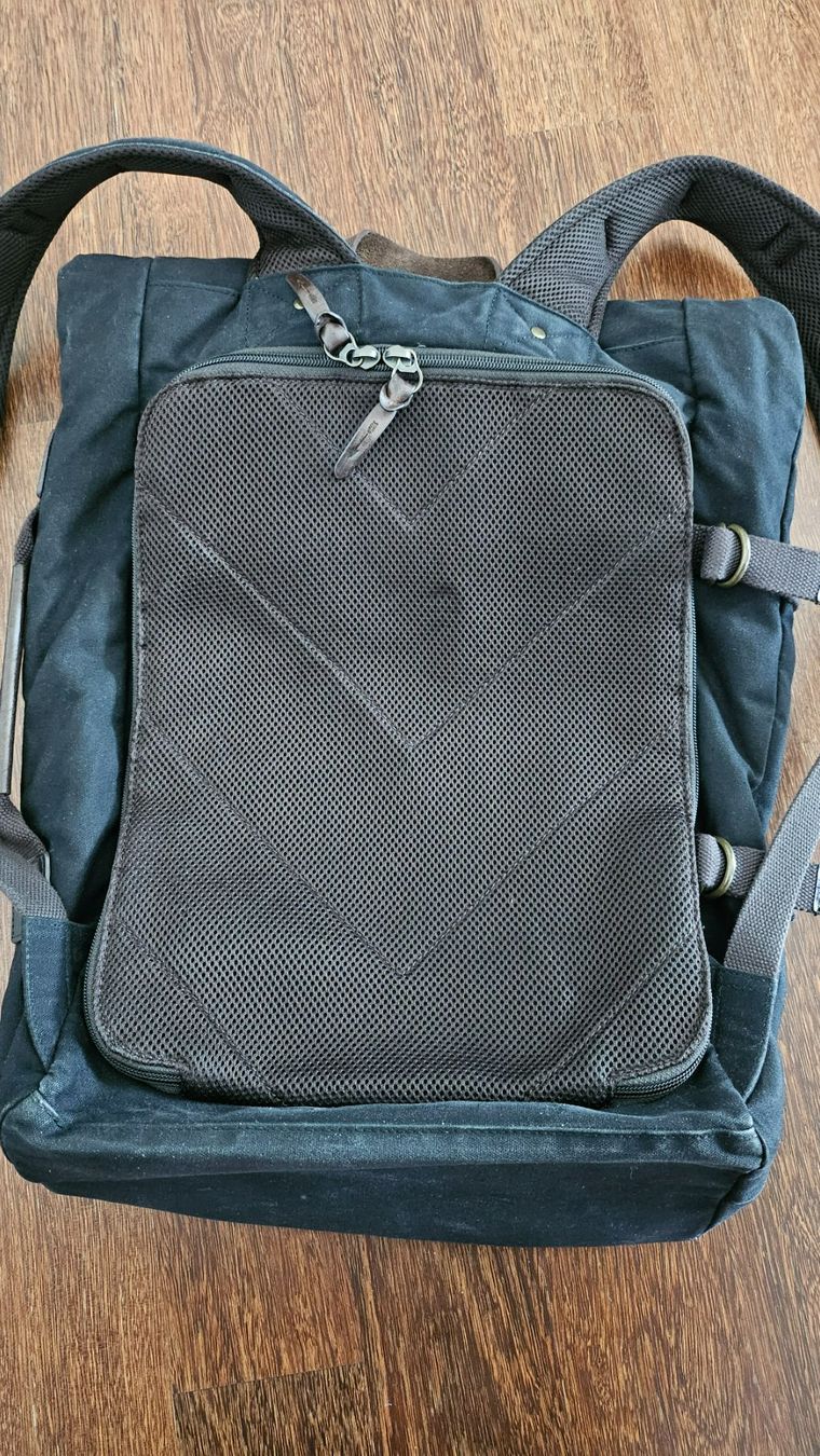 Zaini: Property of ... Rucksack Karl Travel Backpack – Usato da Uitikon Waldegg venduto da hddinu 5