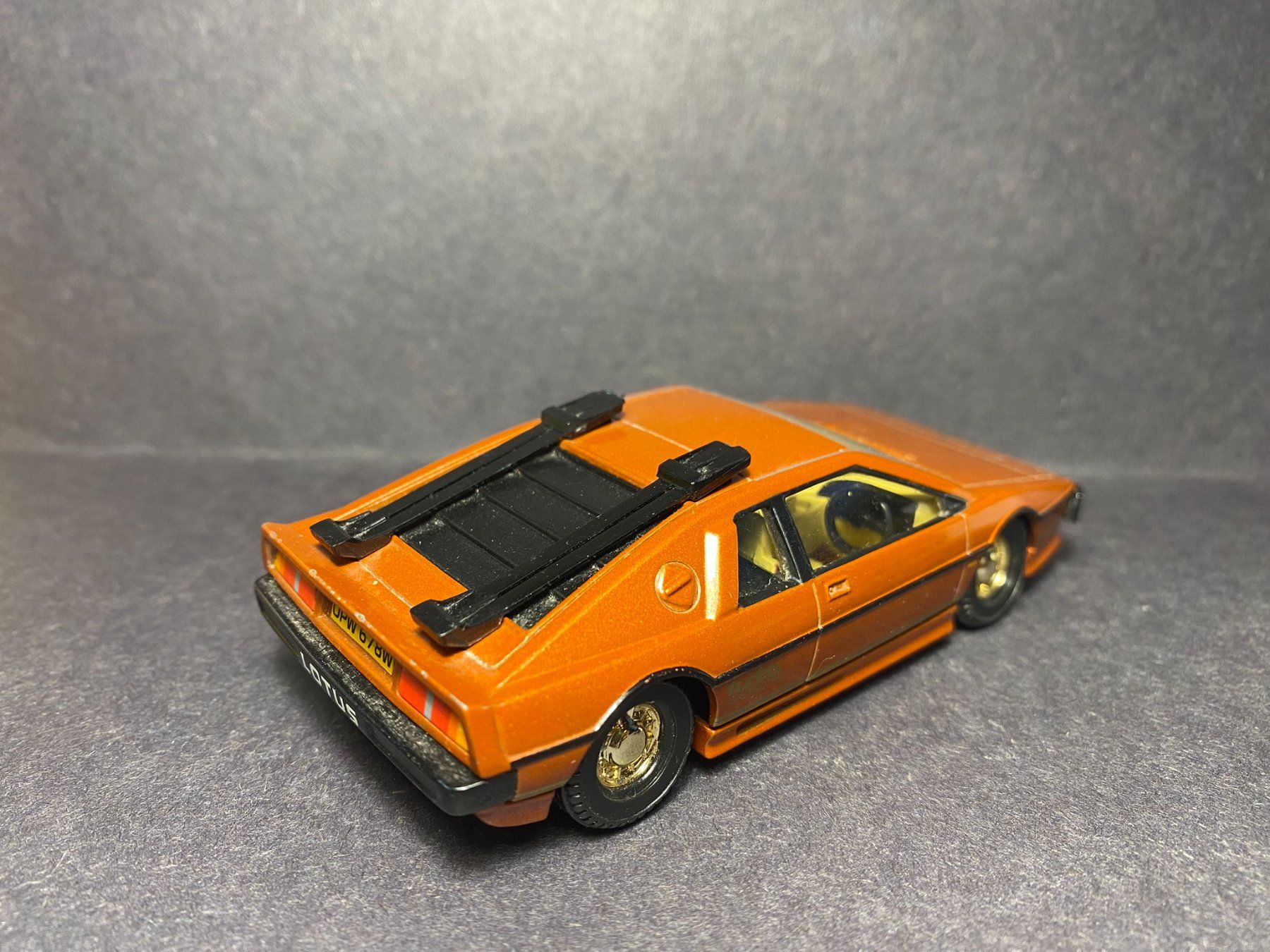 Corgi Toys Modellini d'auto: Lotus Esprit James Bond 007 - Corgi 1:36 – Usato da Spiez venduto da Mlandcruiser 4