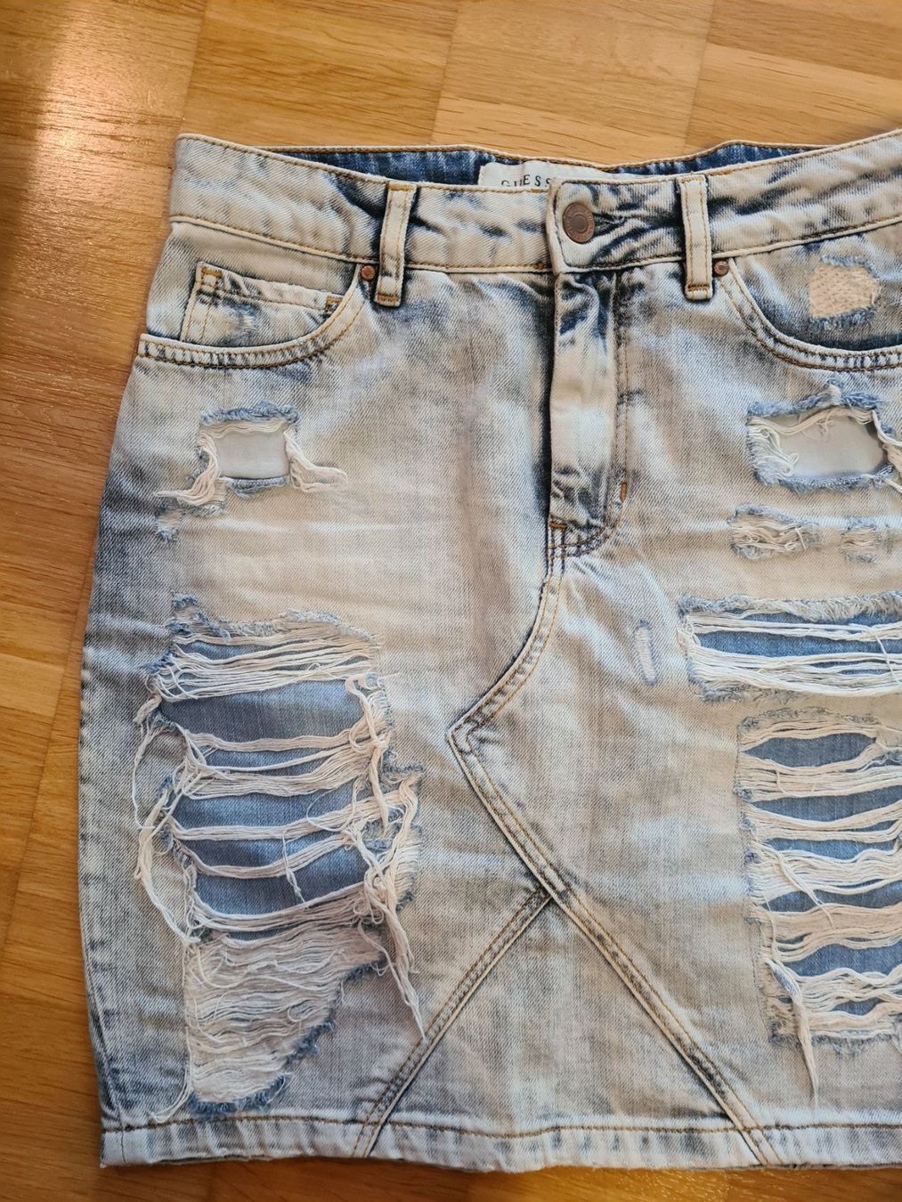 Guess Gonne: Guess Minirock Gr. 27 – Usato da Jona venduto da Good_luck_ 1