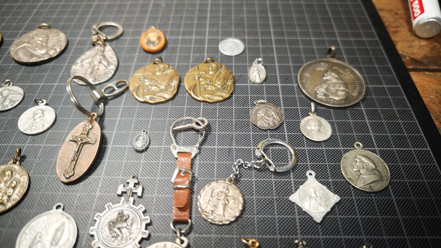 Medaglie: 50ig Wunderschöne alte Anhänger diverse Materialien – Usato da Gelterkinden venduto da MYSTOREFORYOU4460 8