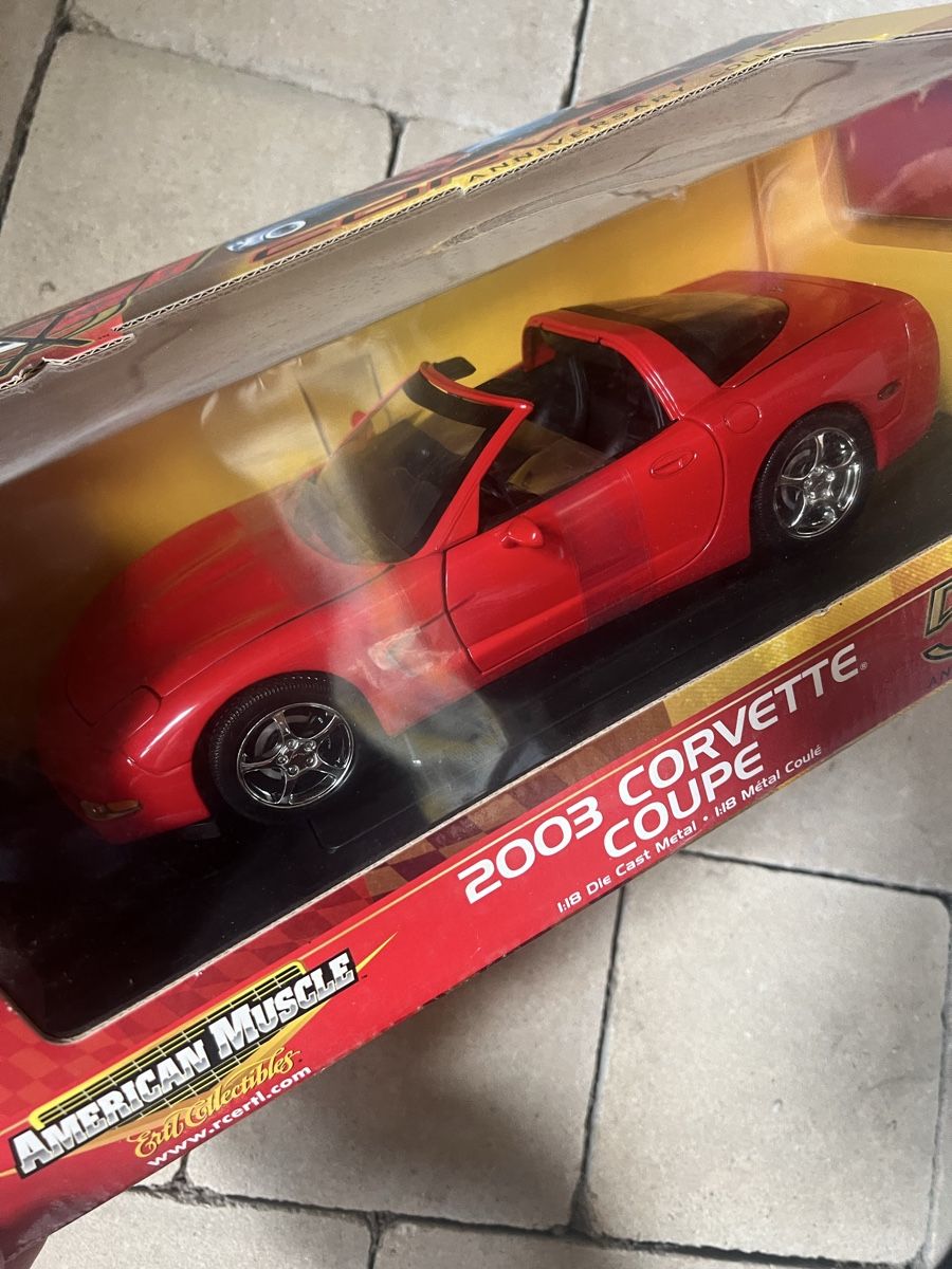 Chevrolet Modellautos: Corvette 2003 Coupe 50th Anniversary Modellauto rot 1:18 – Neu und originalverpackt aus Basel von bellespirit 5