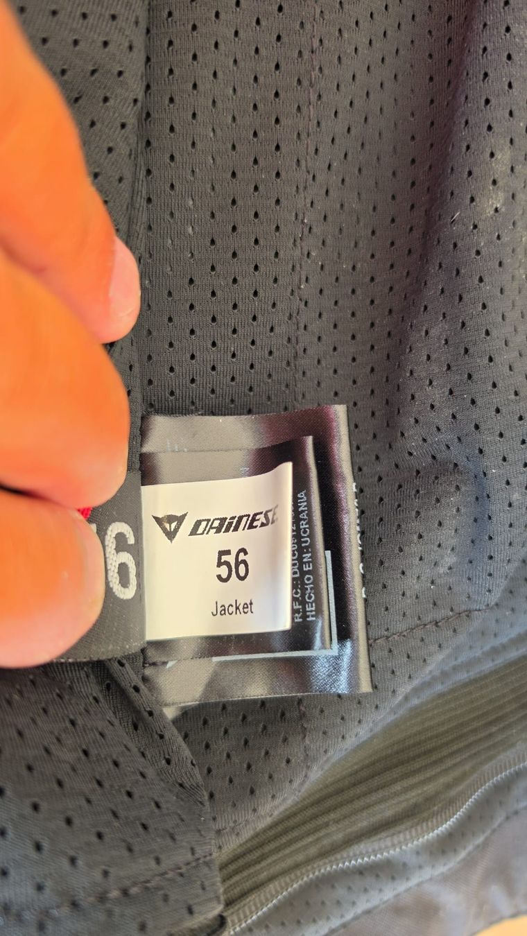 Ducati Giacche: Ducati Dainese Lederjacke Grösse 56 gebraucht – Nuovo (secondo la descrizione) da Embrach venduto da Villalunarossa 1