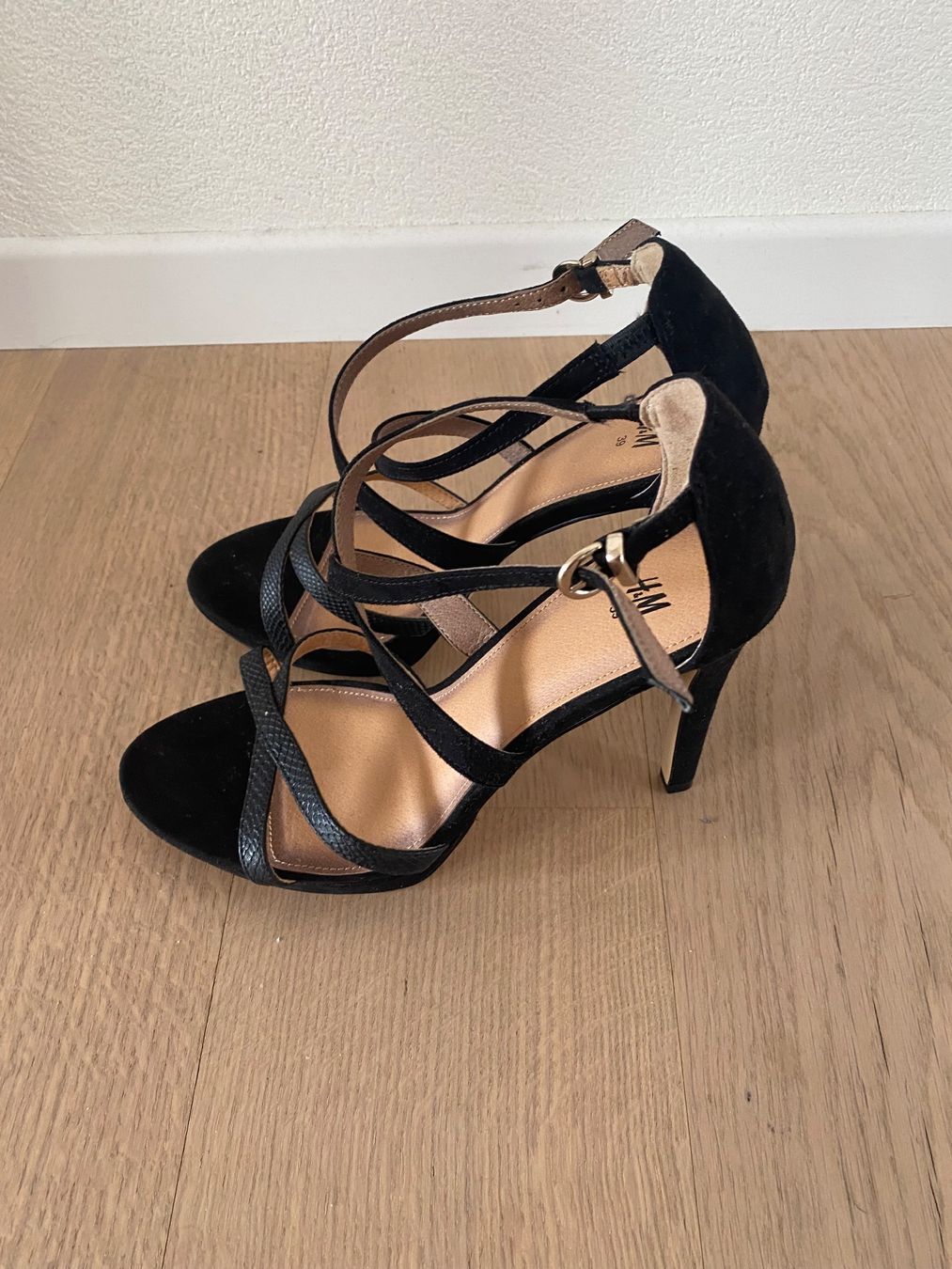 H&M Scarpe da donna: Heels mit Riemen (Gr. 39) – Usato da Schlieren venduto da vivid_wrld 1