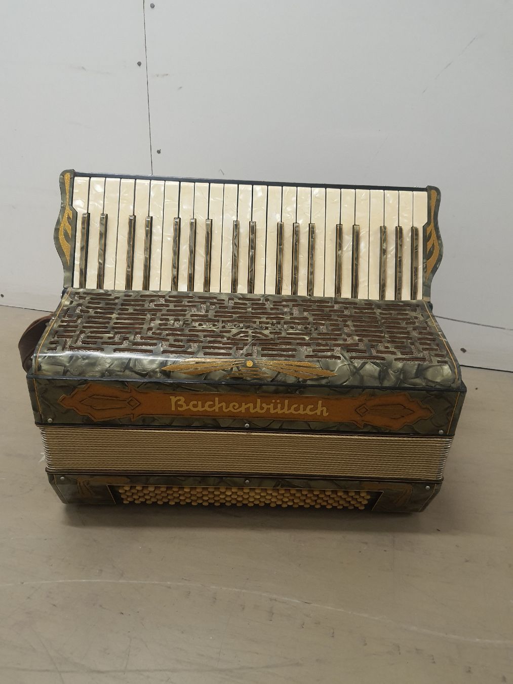Strumenti musicali: accordéon Bachenbulach à piano  – Usato da Pont-de-la-Morge venduto da Mirabelle0 3