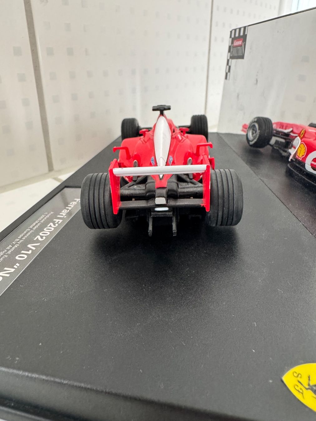 Carrera Modellini d'auto: Carrera 25706 Evolution Ferrari F2002 V10 "No. 1" – Usato da Winterthur venduto da dan_692p 4