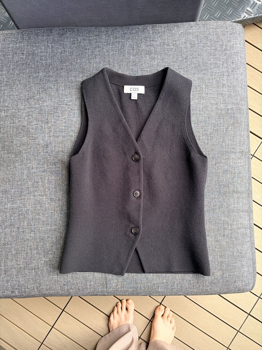 Cos Gilets & Westen: COS Strickweste Gr. XS  – Neu (gemäss Beschreibung) aus Allschwil von oza_28jw