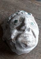 Kleineres handgefertigtes Ton Gesicht  -  Art Brut