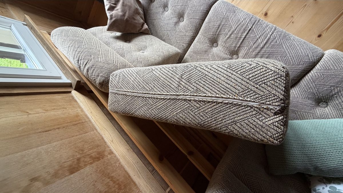 Divani: FERIENHAUSFEELING - SOFA mit 2 SESSELN & TISCHLI – Usato da Nidfurn venduto da cejeisda 1