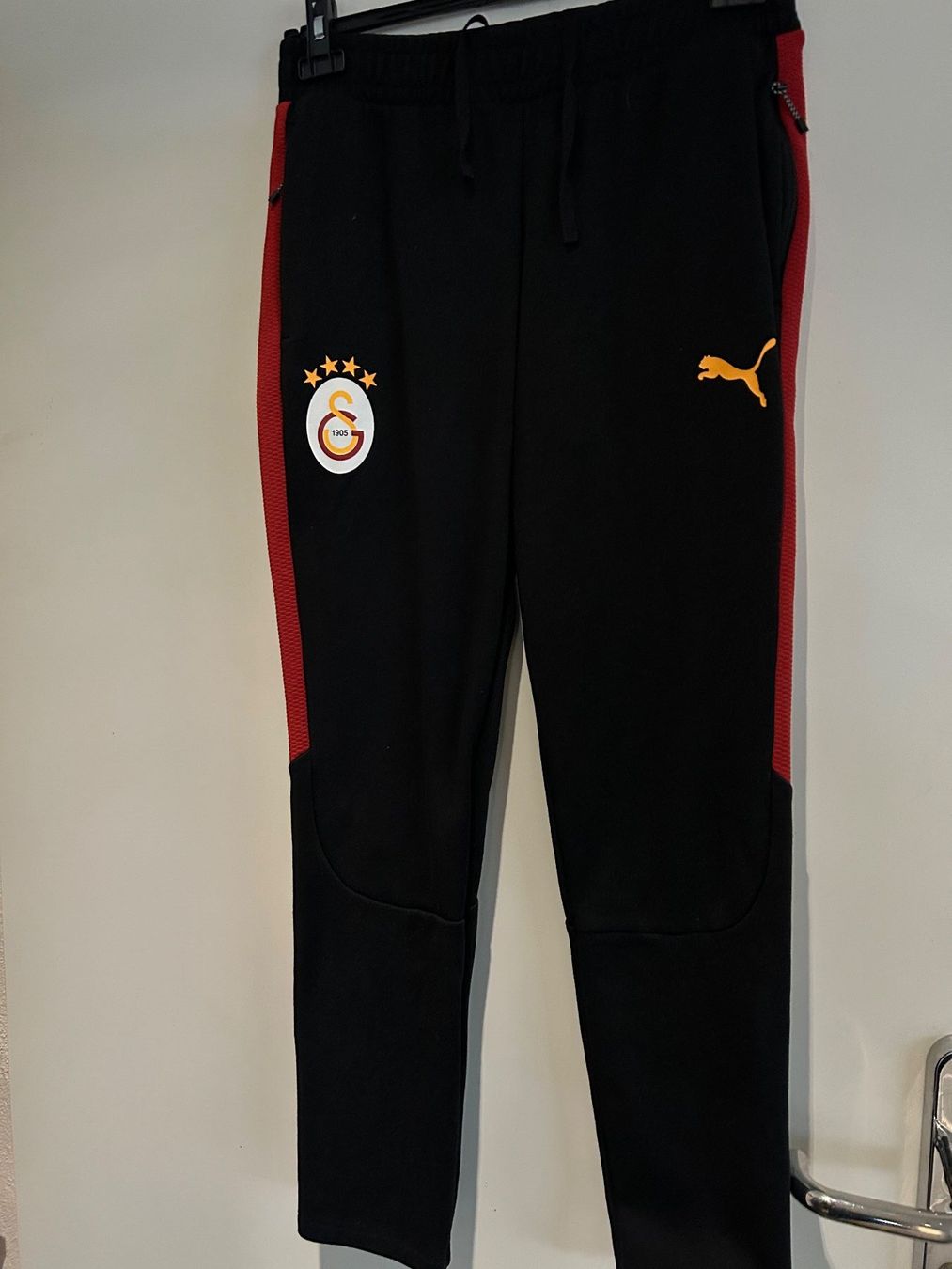 Puma Pantaloni: Sporthose Puma – Usato da Zumikon venduto da Uranus88