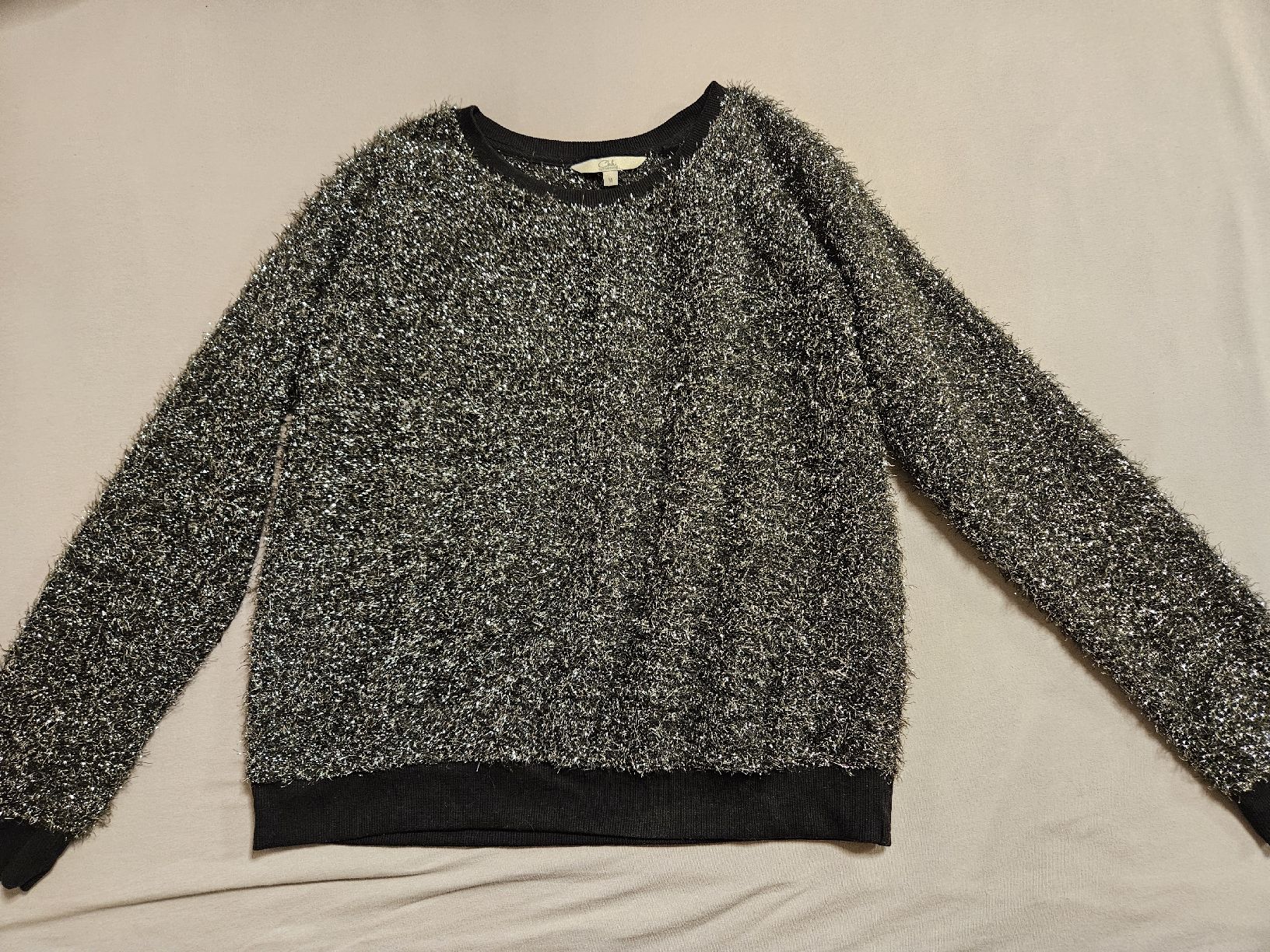 C&A Pulls & Sweat-shirts: Glitzerpulli schwarz/silber Gr. M – D'occasion à St. Gallen par Rebiili