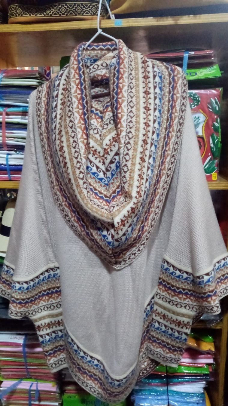 Maglioni & Felpe: Cape Poncho Rollkragenpullover Superfein, Neu, viele Farben! – Nuovo e nell'imballaggio originale da Lima- Peru venduto da Alpaka-Haus 4