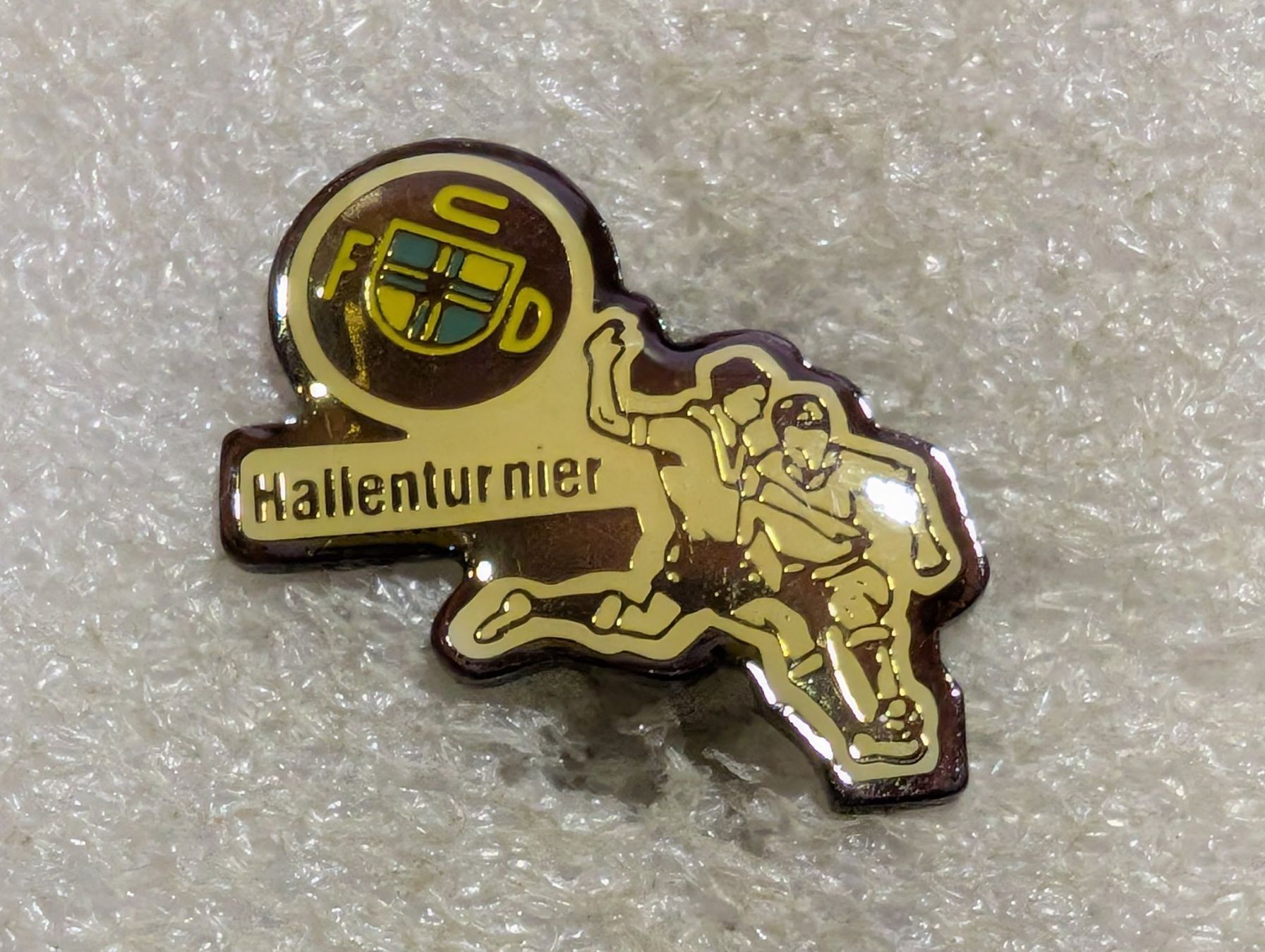 Placchette & Badge: Ansteckpin 212: FCD Hallenturnier – Usato da Oppligen venduto da Pin-Fall-Shop