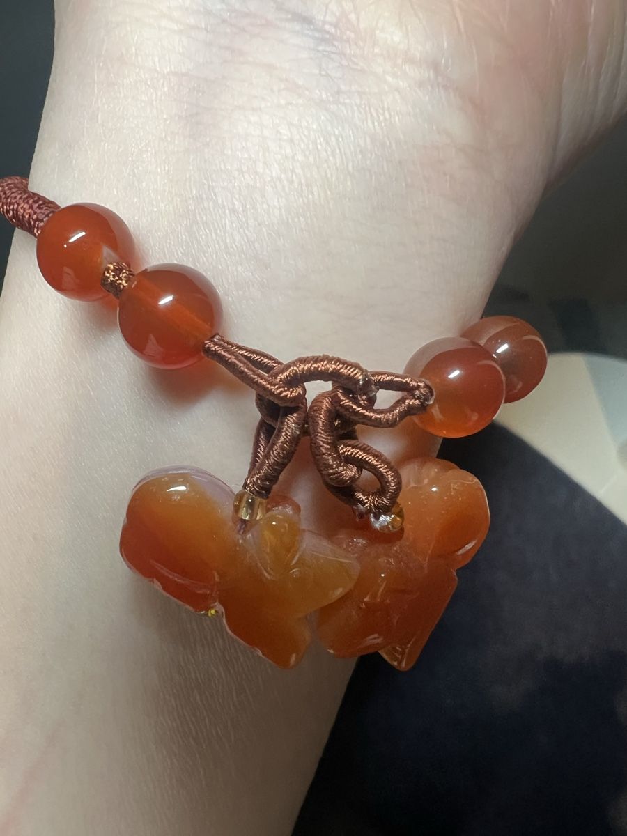 Bracciali & Braccialetti: Red agate rabbit bracelet – Nuovo (secondo la descrizione) da Mont-sur-Lausanne venduto da Gracie-He