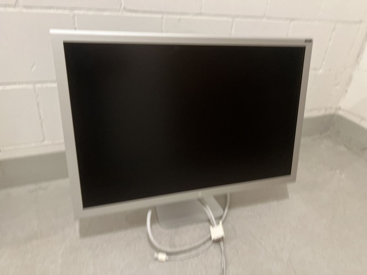 Monitor: Apple Cinema Display 32 zoll - defekt – Difettoso da Meggen venduto da Hobst