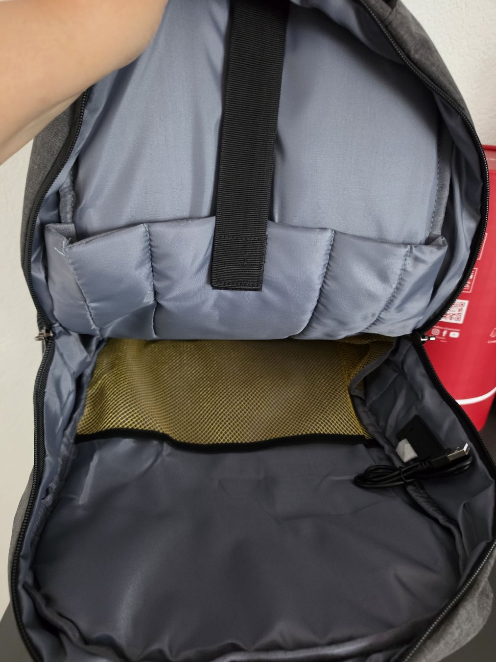 Rucksäcke: Backpack grey with USB charging port, new condition – Neu und originalverpackt aus Düdingen von its_sjd2 1