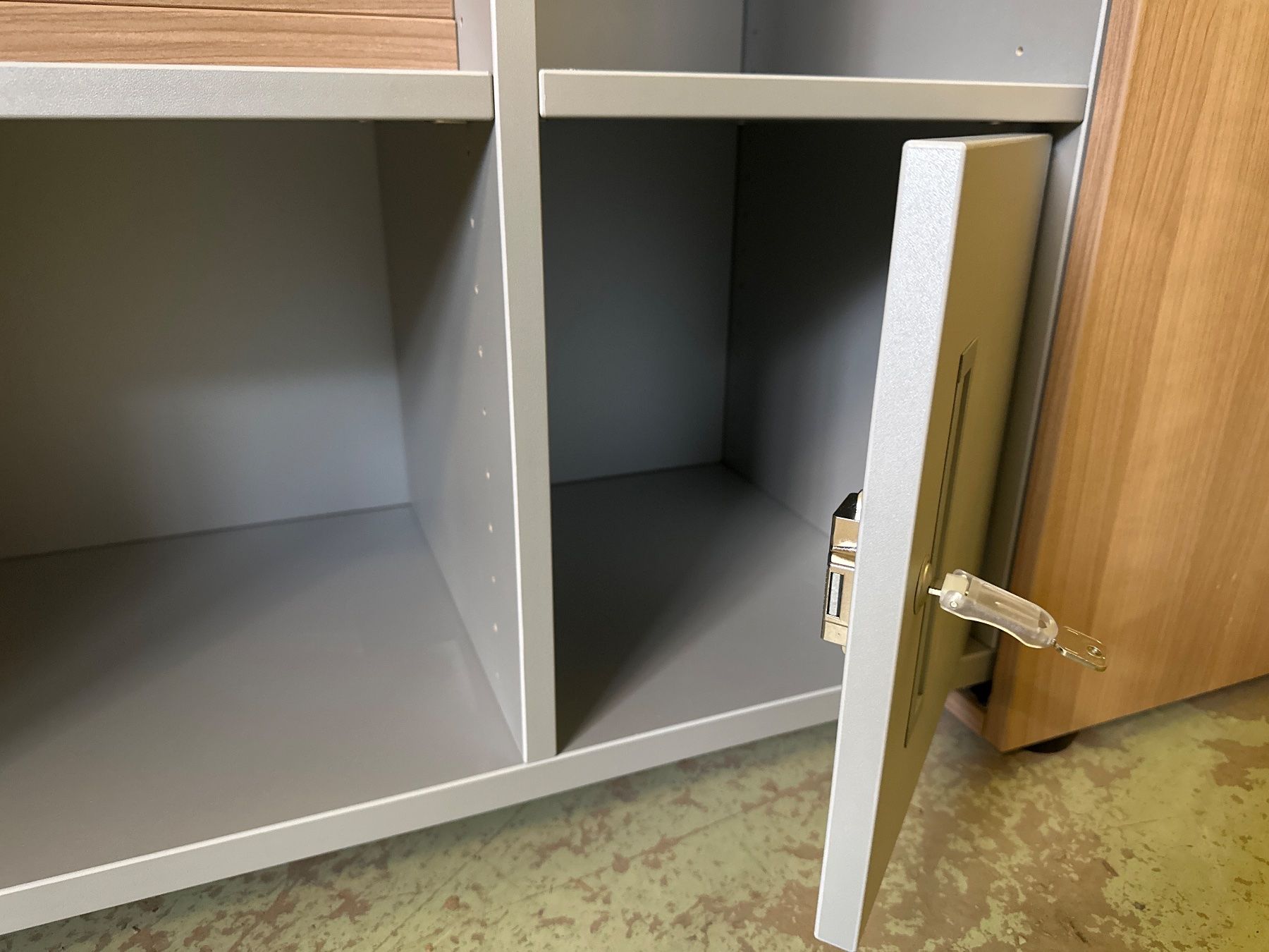 Armadi: neuer Hochcontainer bzw Büromöbel – Nuovo (secondo la descrizione) da Necker venduto da liq24 2