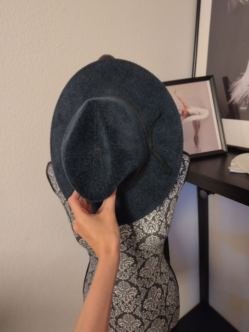 Copricapi, berretti & cappellini: Dunkelblauer Fedora Hut  – Nuovo (secondo la descrizione) da Zollikofen venduto da AliaRuna 3