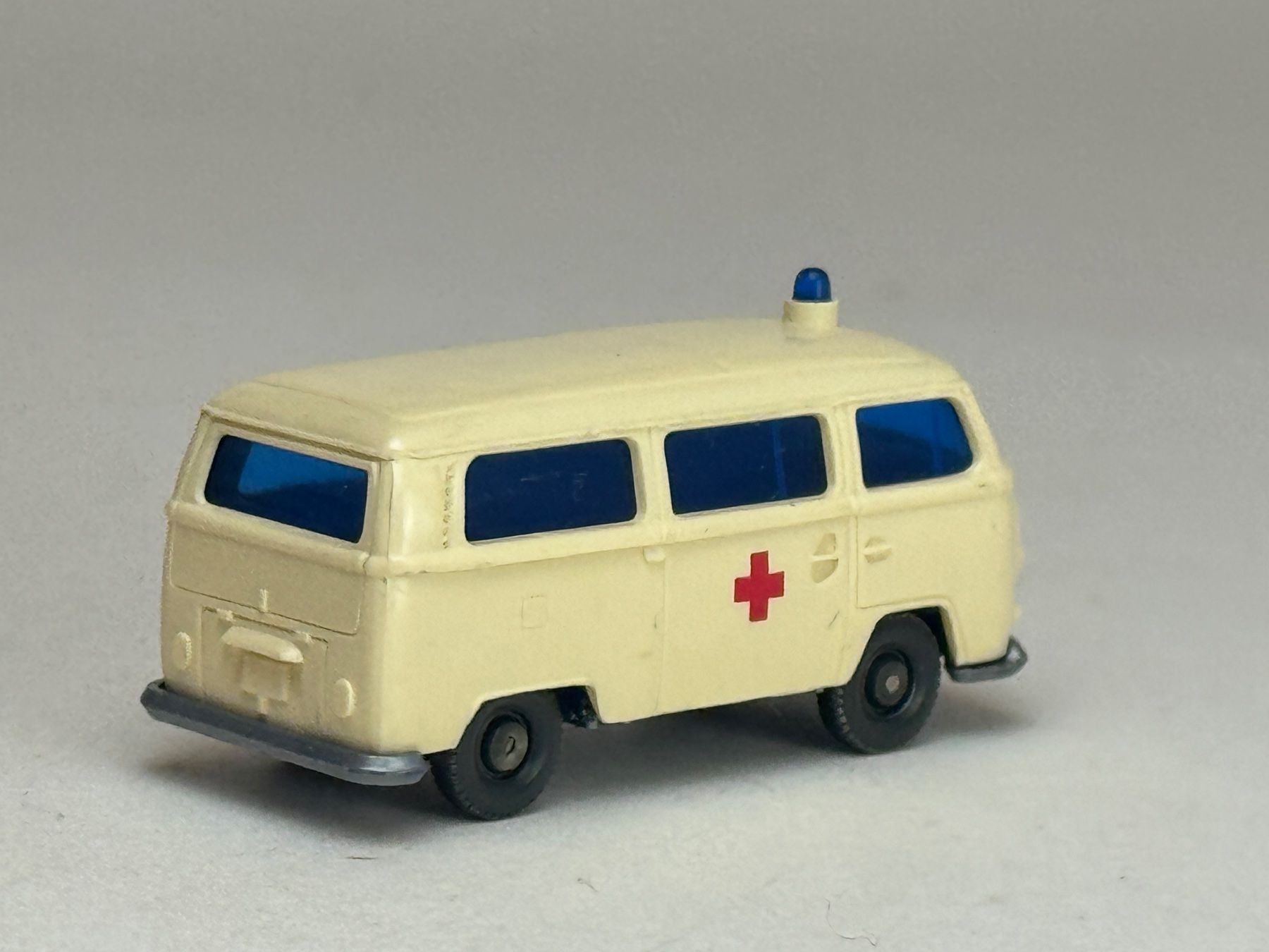 Wiking Modellautos: VW T2 Krankenwagen – Gebraucht aus Elm von Wikmtz 1