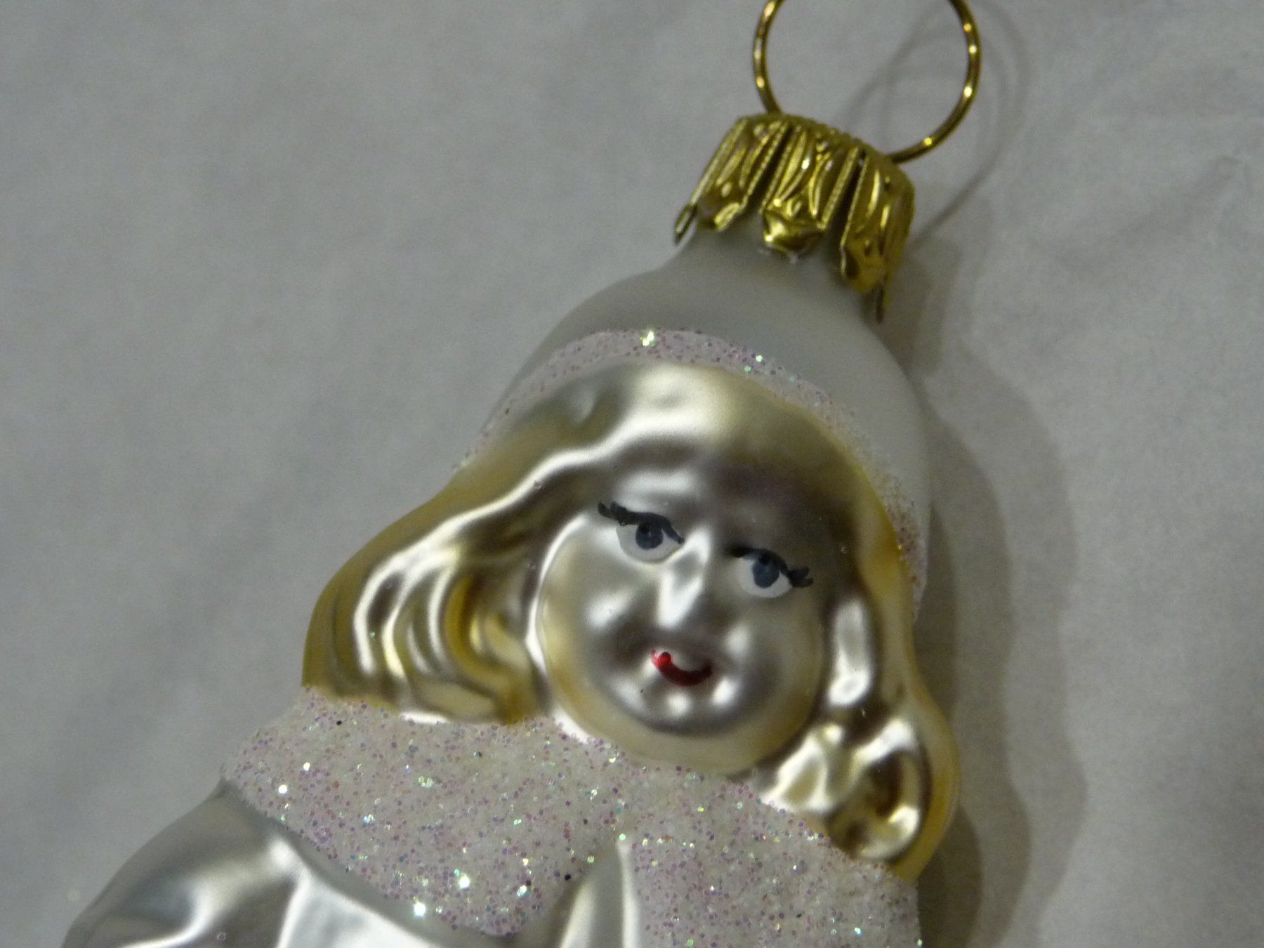 Toutes les décorations: Mädchen mit elfenbeinfarbenem Kleid Christbaumschmuck – Neuf avec emballage d'origine à Alpnach Dorf par marvo 1