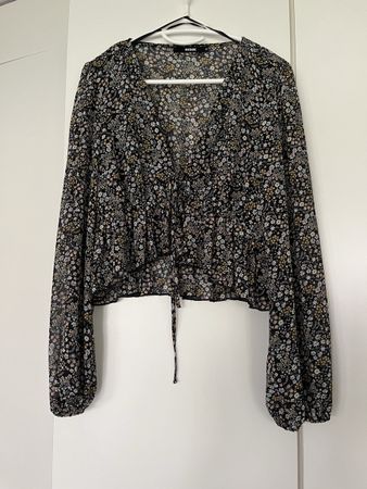 Bluse von Bik Bok, Grösse M, ideal für den Frühling!