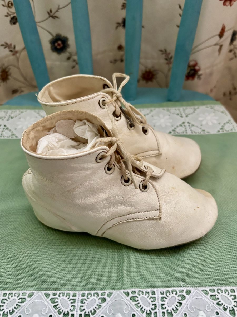 Schuhe für Jungen: Vintage Kinderschuhe 14 cm lang – Gebraucht aus Balsthal von AGUARDA