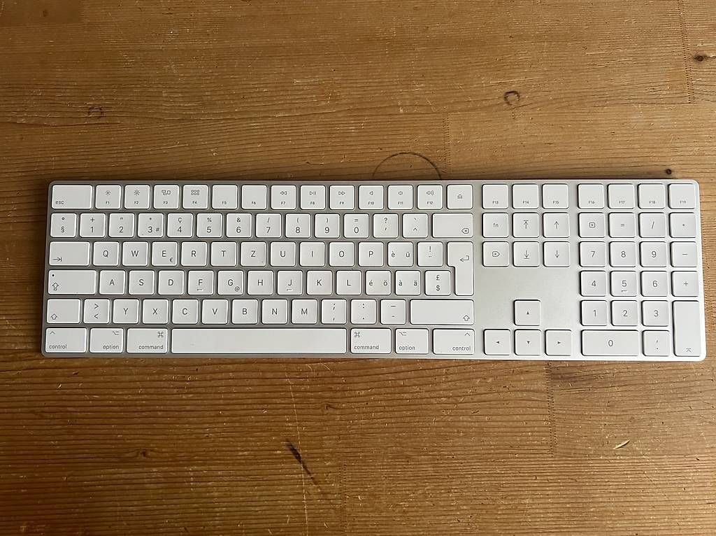 Tastaturen: Apple Magic Keyboard mit Ziffernblock (CH-Layout) – Gebraucht aus Jona von hoechrist